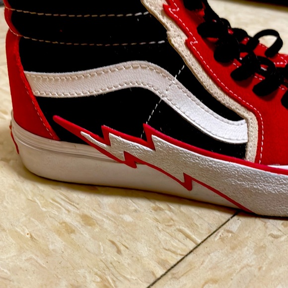 THESE VANS ARE A SIZE 5.5 in kids and it old school and very classic and fire s - Picture 2 of 5